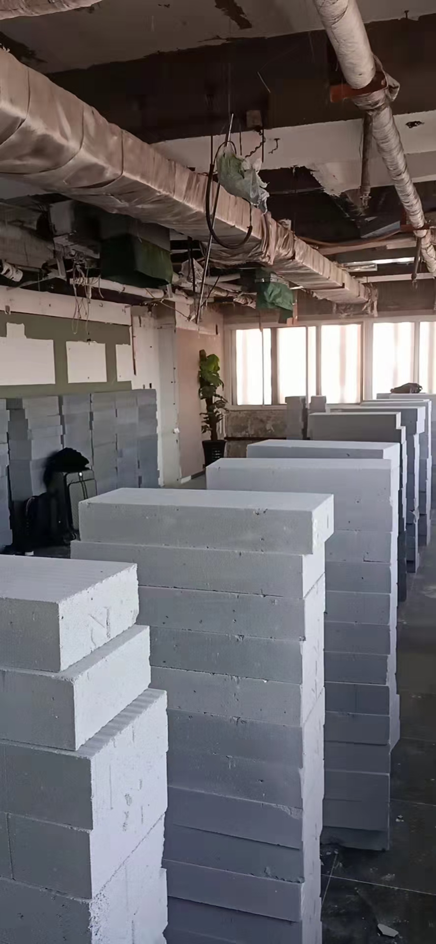 轻质砖隔墙平整度施工场景